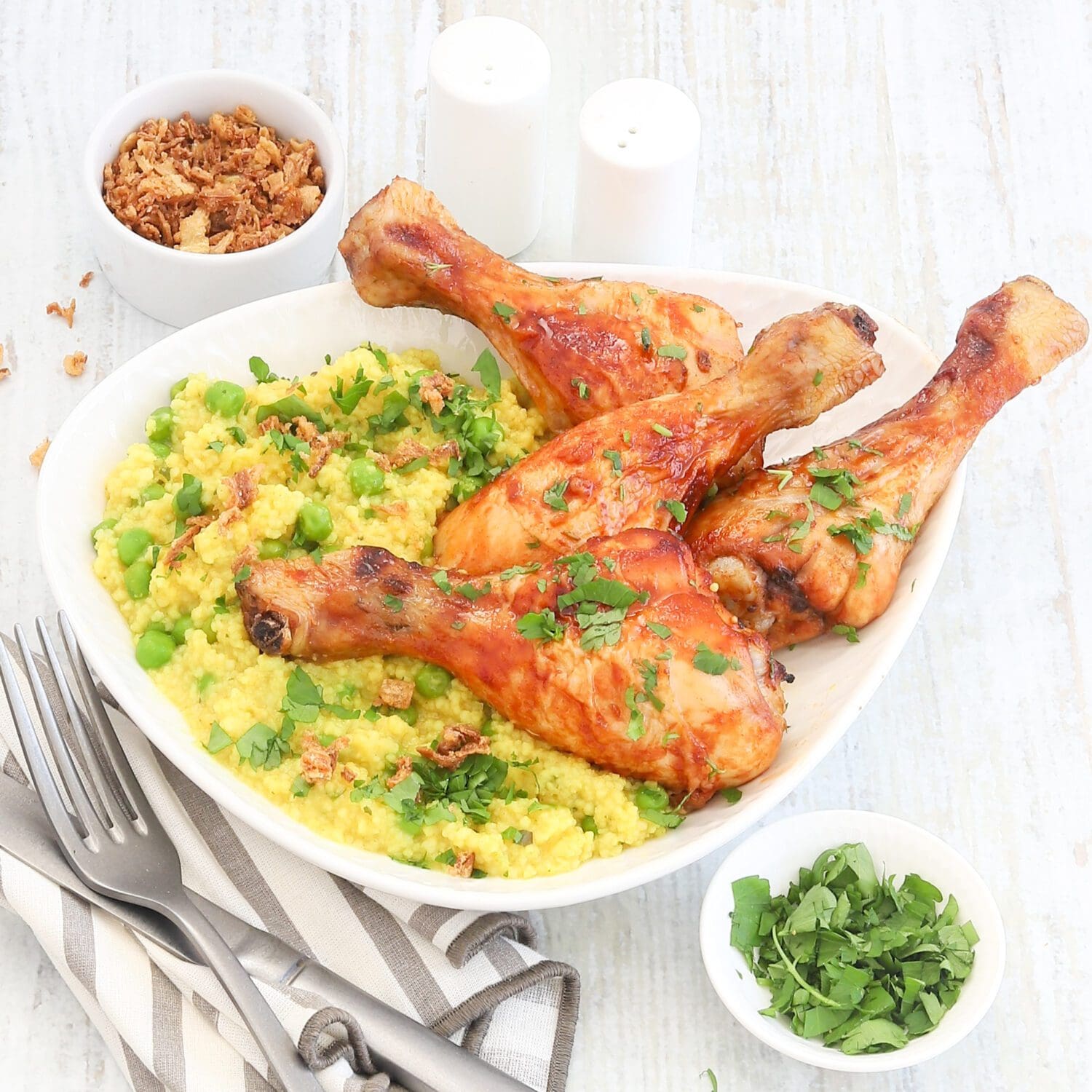 Marinierte Drumsticks mit Erbsen-Couscous