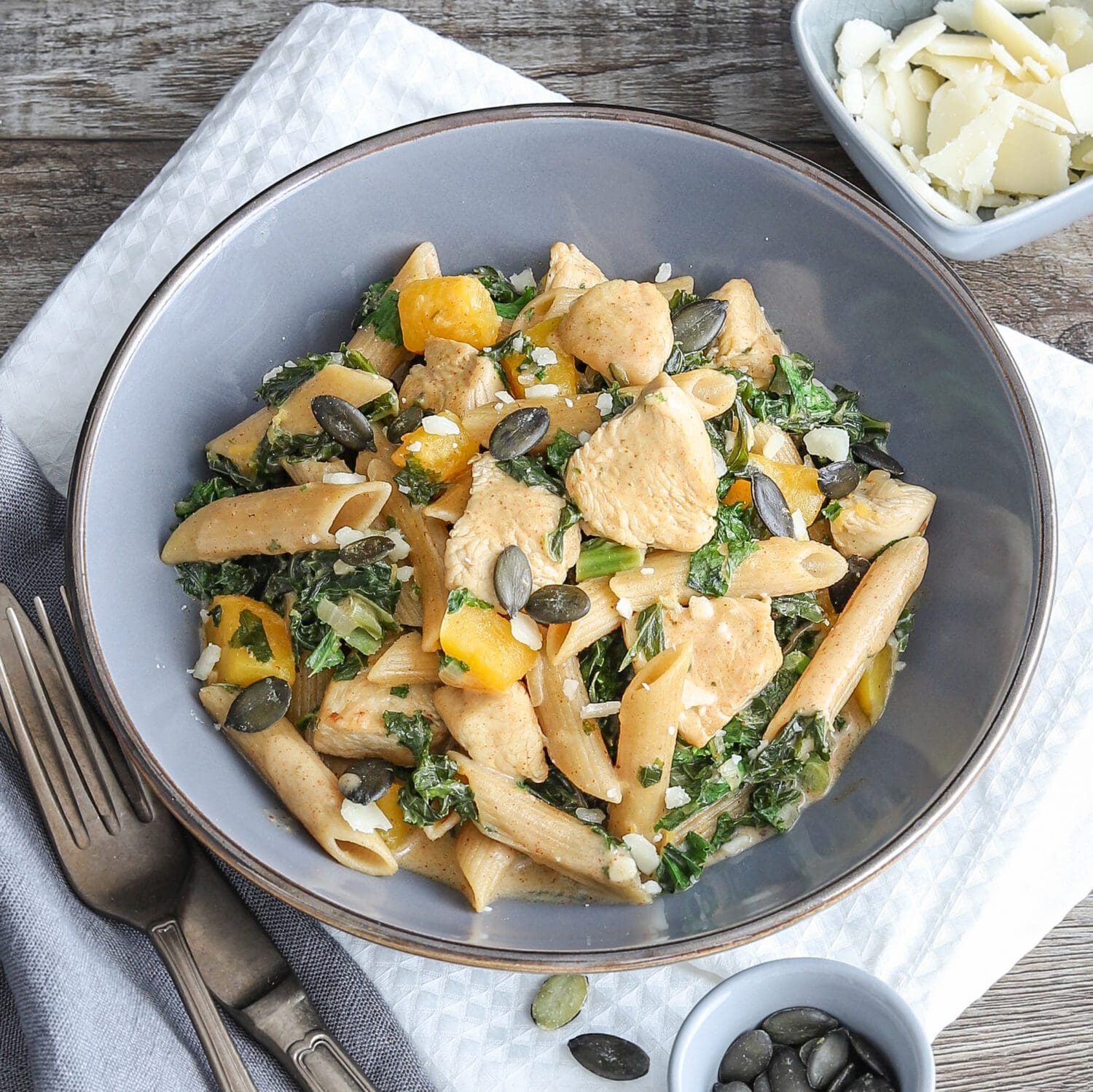One-Pot-Vollkornpasta mit Putenfilet