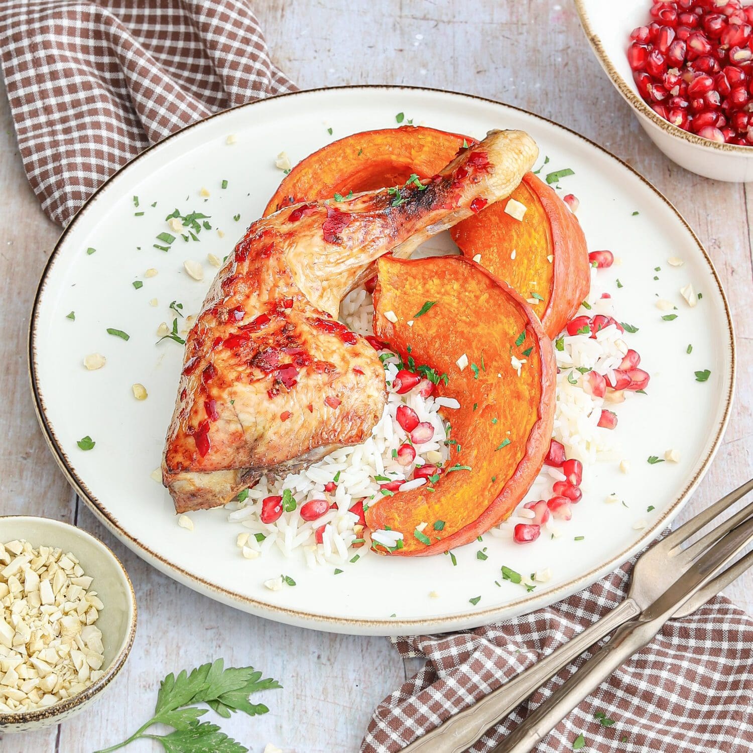Glasierte Hähnchenschenkel mit Kürbis