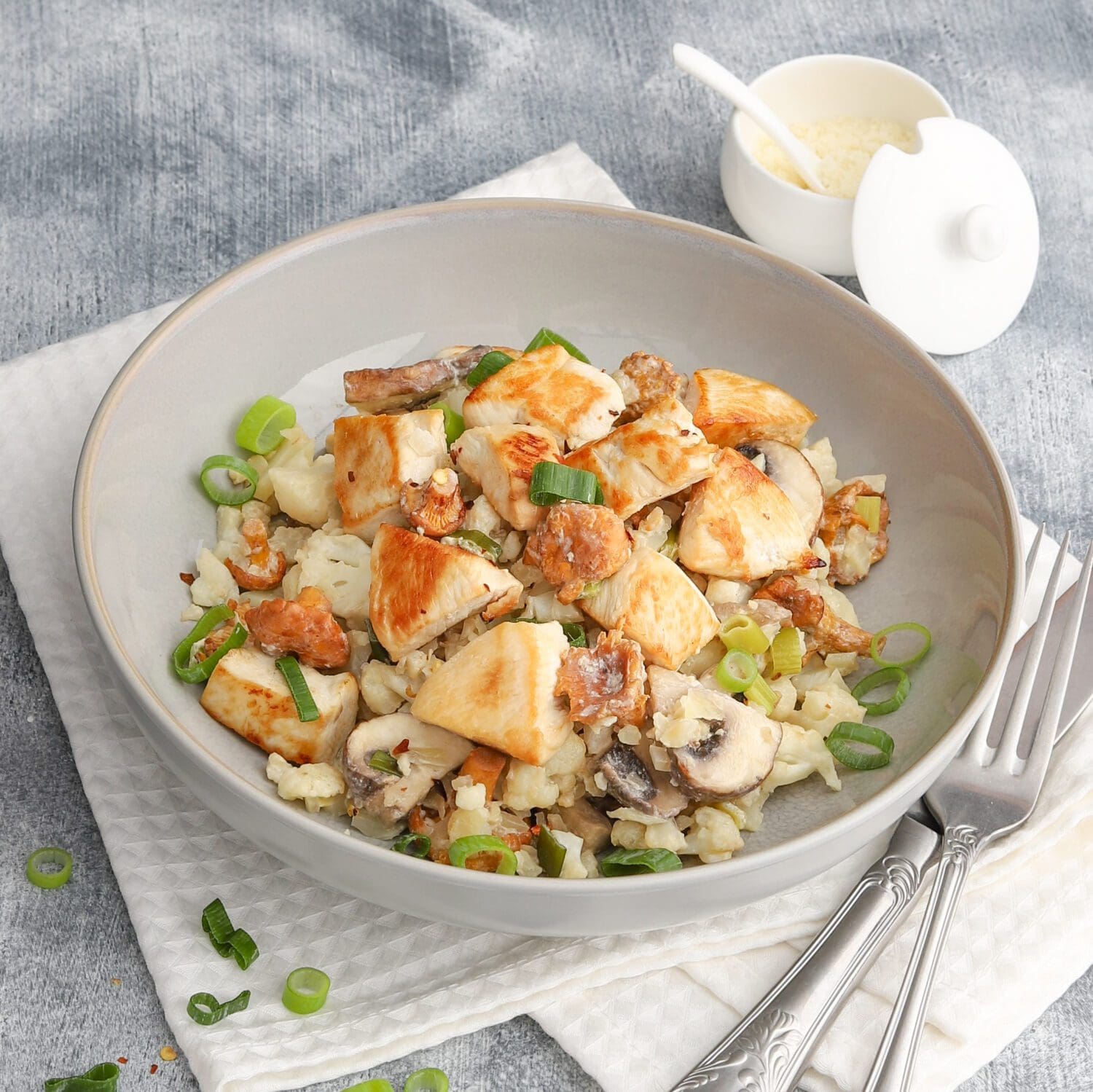 Hähnchenfiletwürfel mit Pilz-Blumisotto