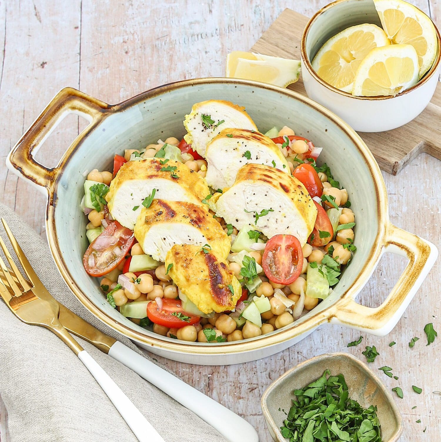 Curry-Hähnchenfilet mit Kichererbsensalat