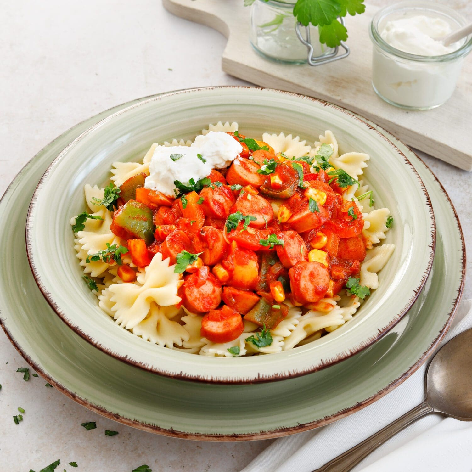 Geflügel-Wiener mit Tomatensauce