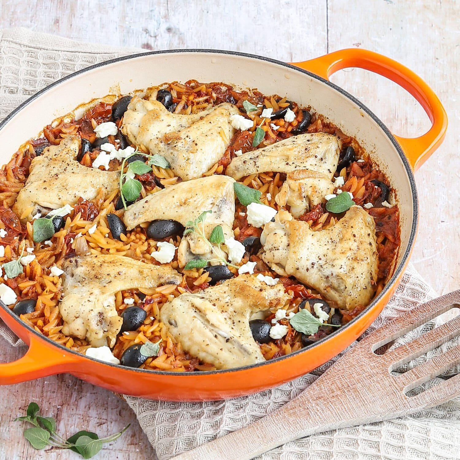 One-Pot-Hähnchenflügel mit Reisnudeln