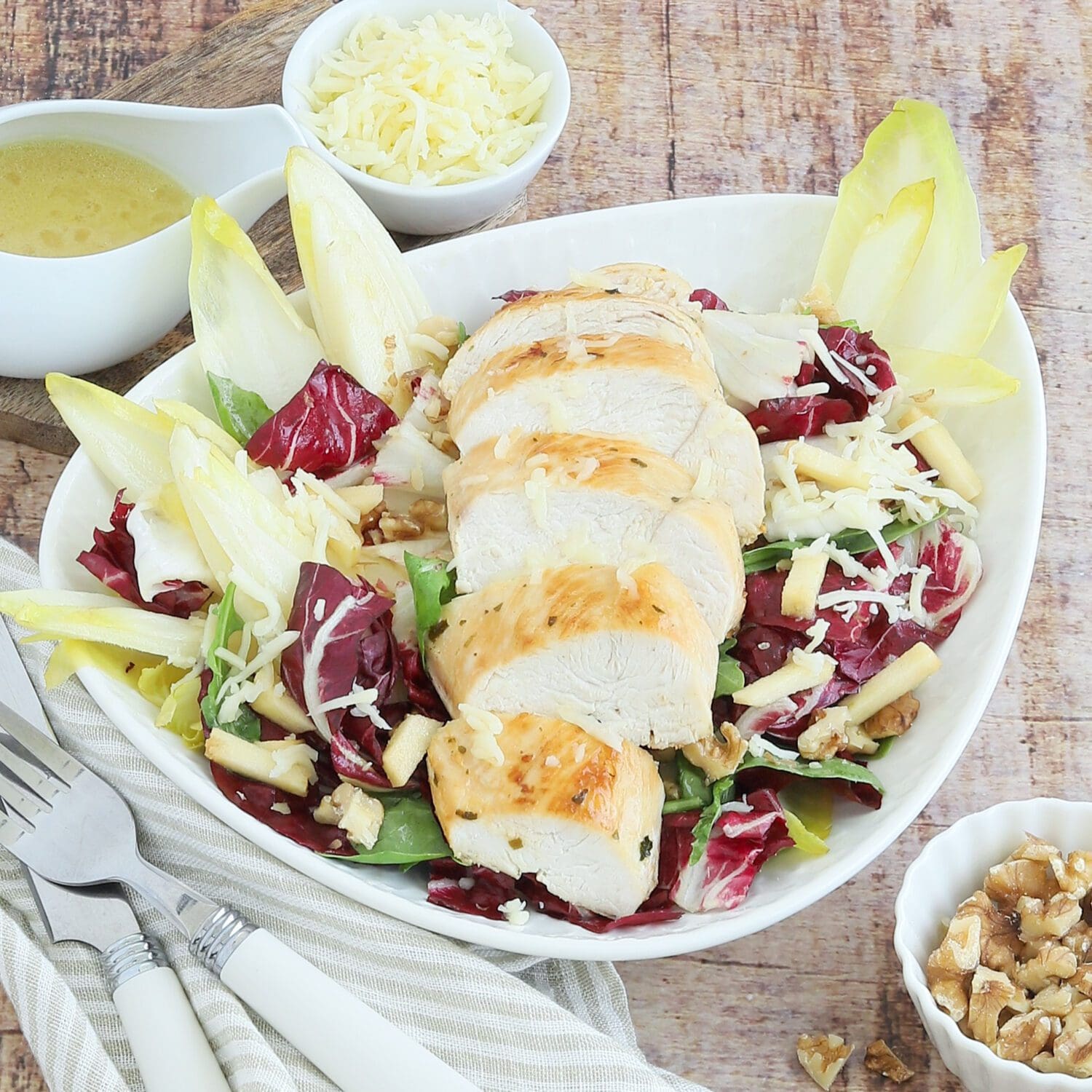 Hähnchenfilet auf Radicchio-Chicoreé-Salat
