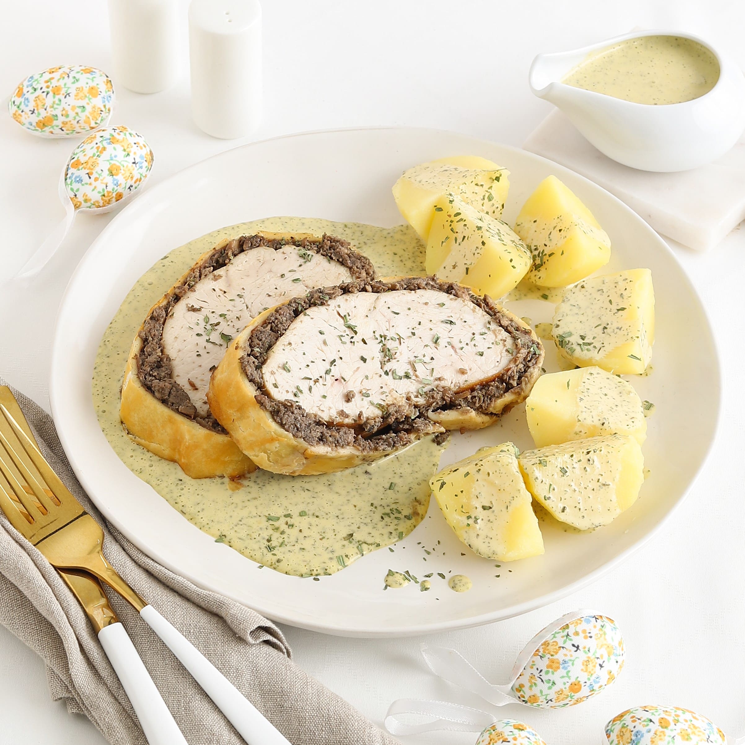 Putenfilet Wellington mit Kartoffeln und Sauce bernaise