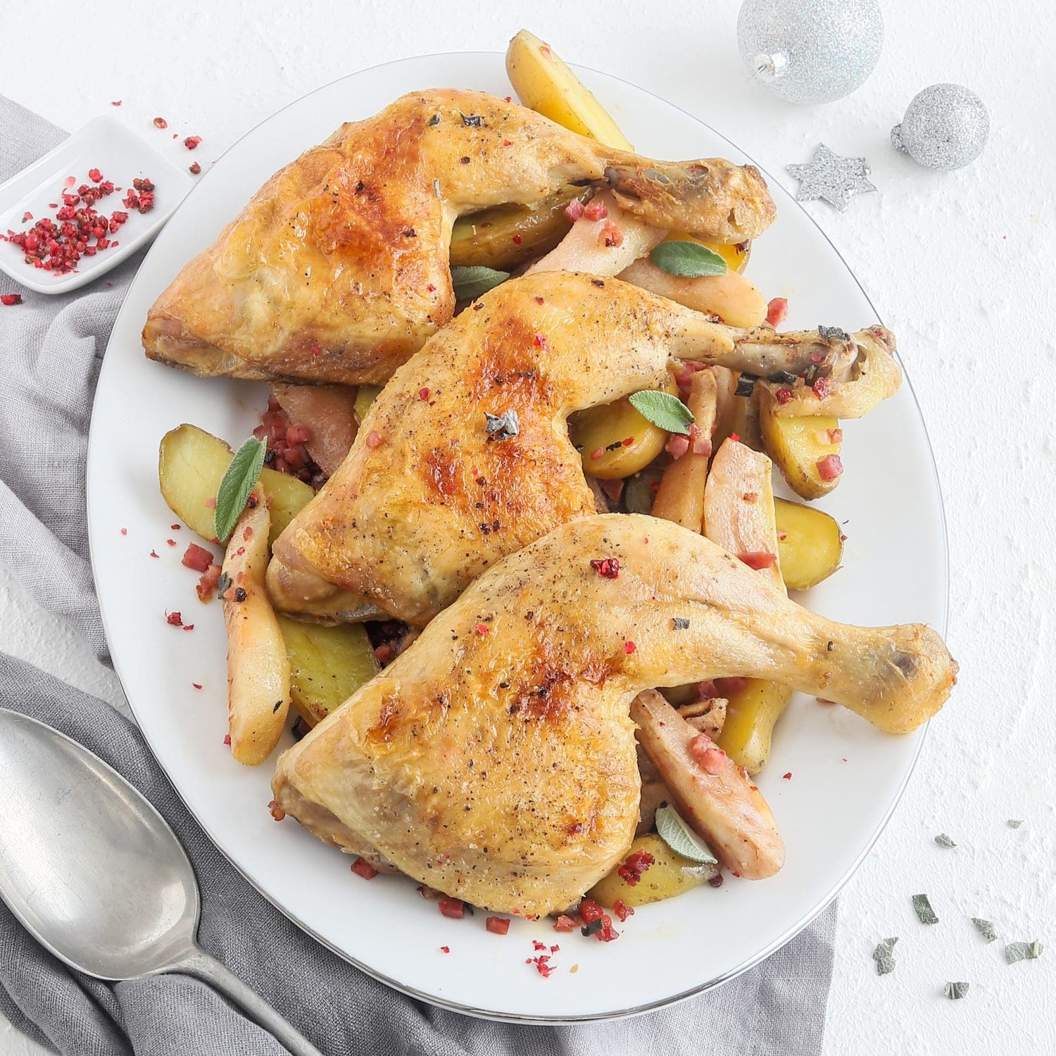 Hähnchenschenkel mit Birnen und Bacon