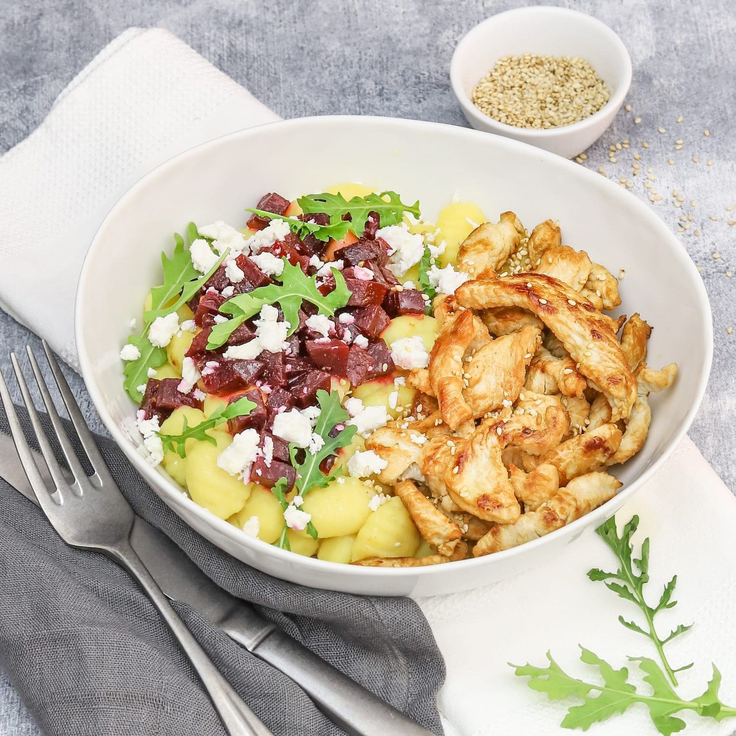 Putengeschnetzeltes mit Gnocchi und Rote Bete