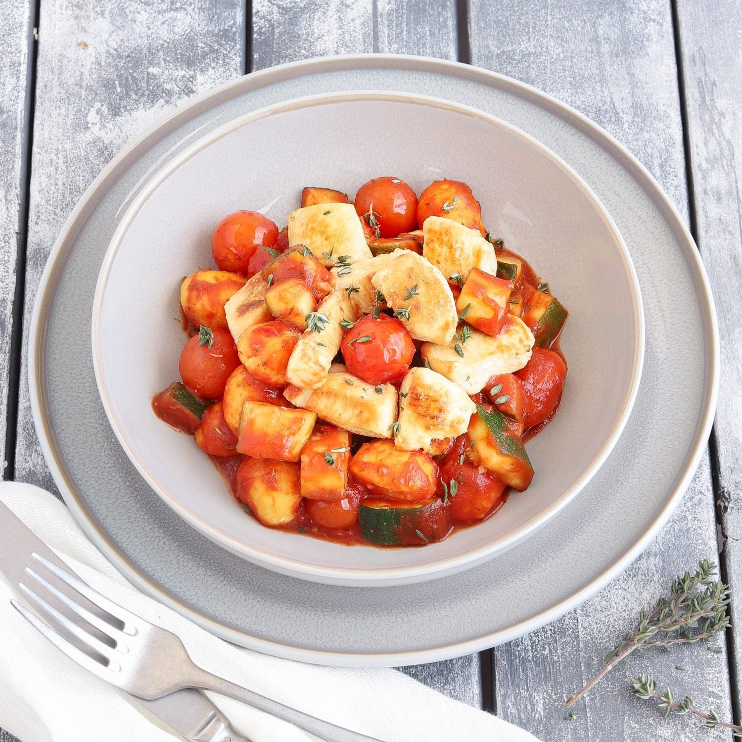 Hähnchenfilet mit Gnocchi in Tomatensauce