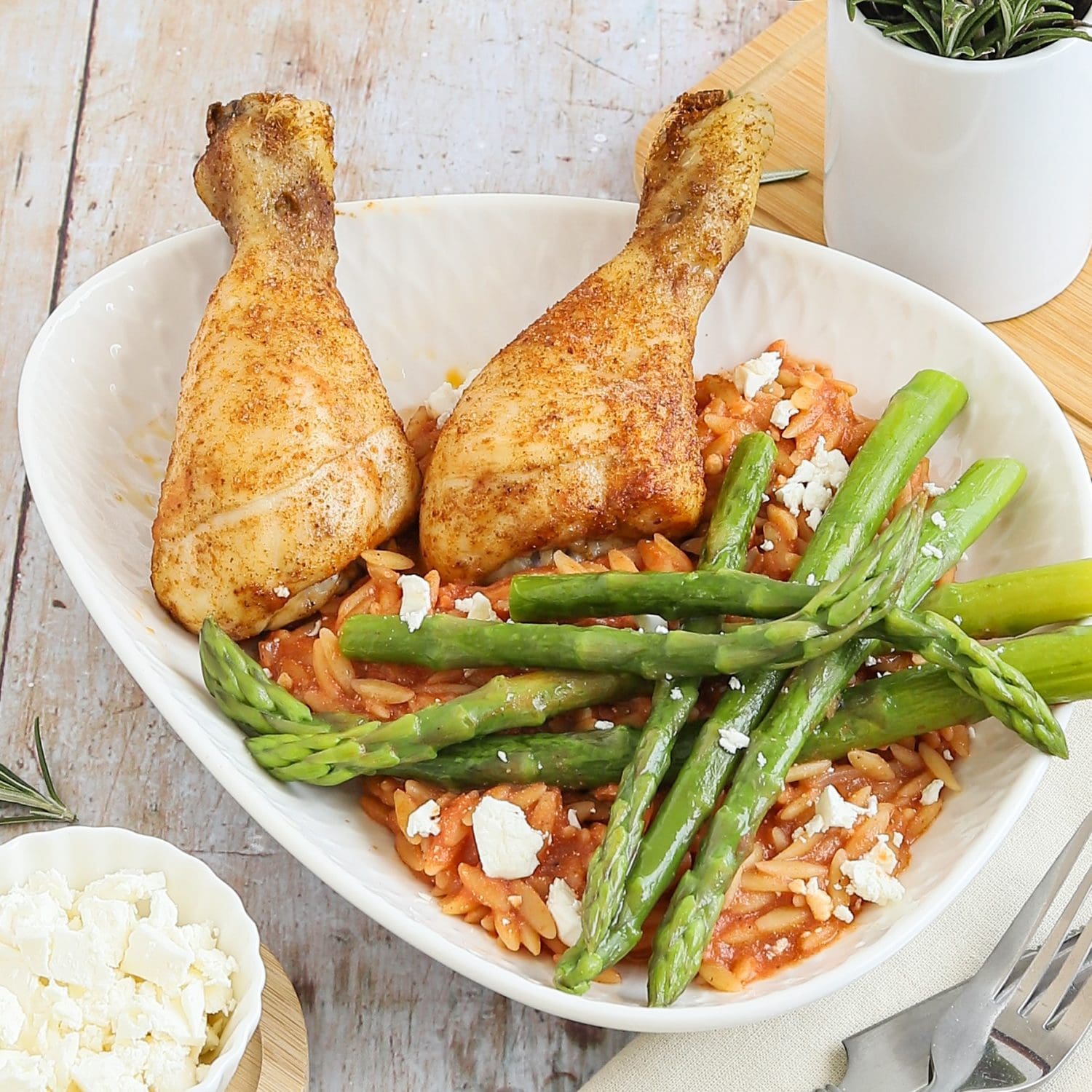 Drumsticks mit Pastasotto und grünem Spargel