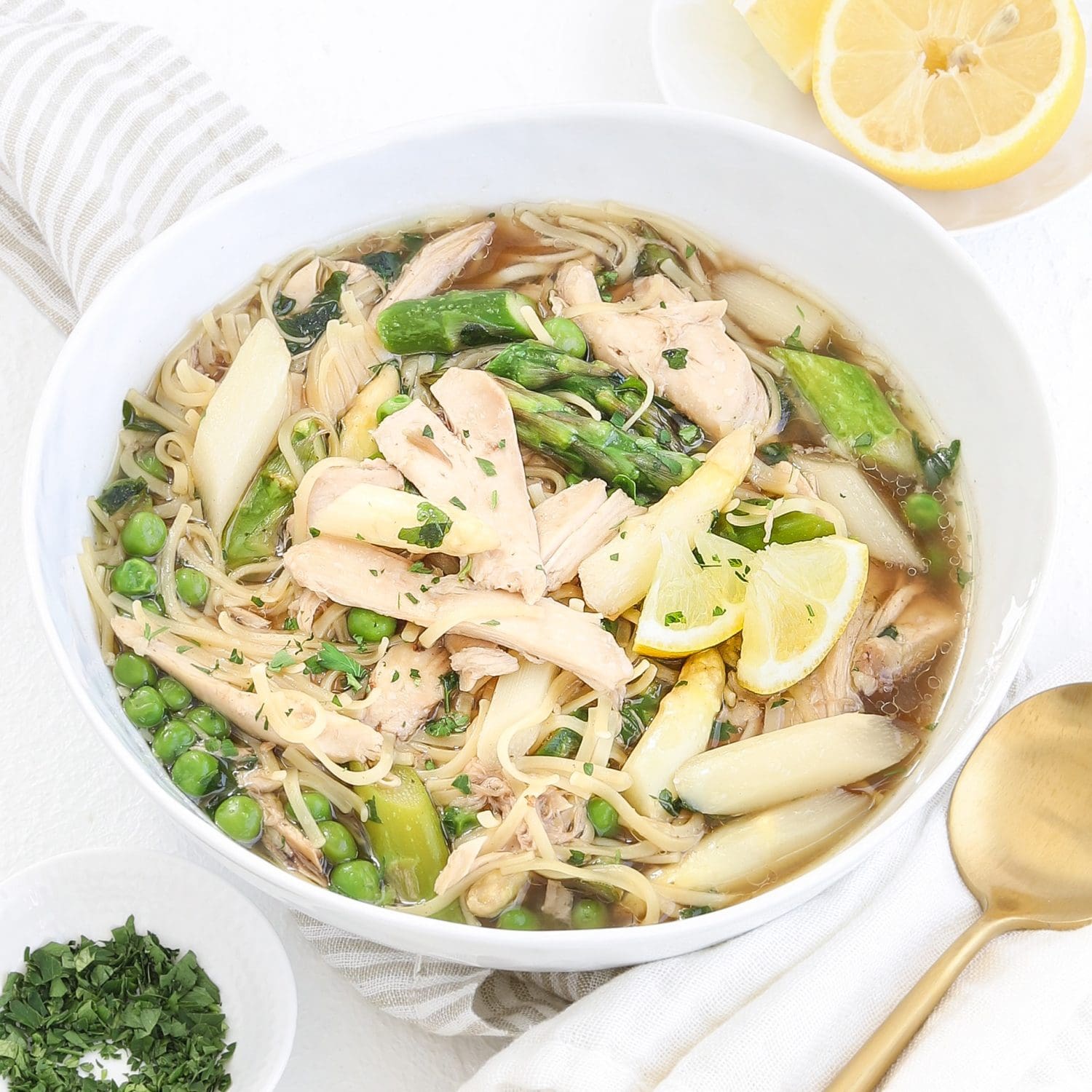 Hühnersuppe mit zweierlei Spargel