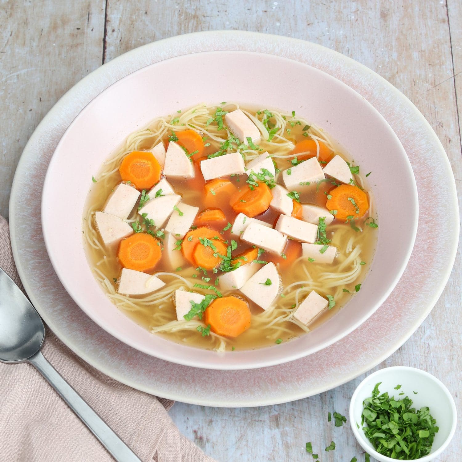 Hühnersuppe mit Geflügelfleischwurst