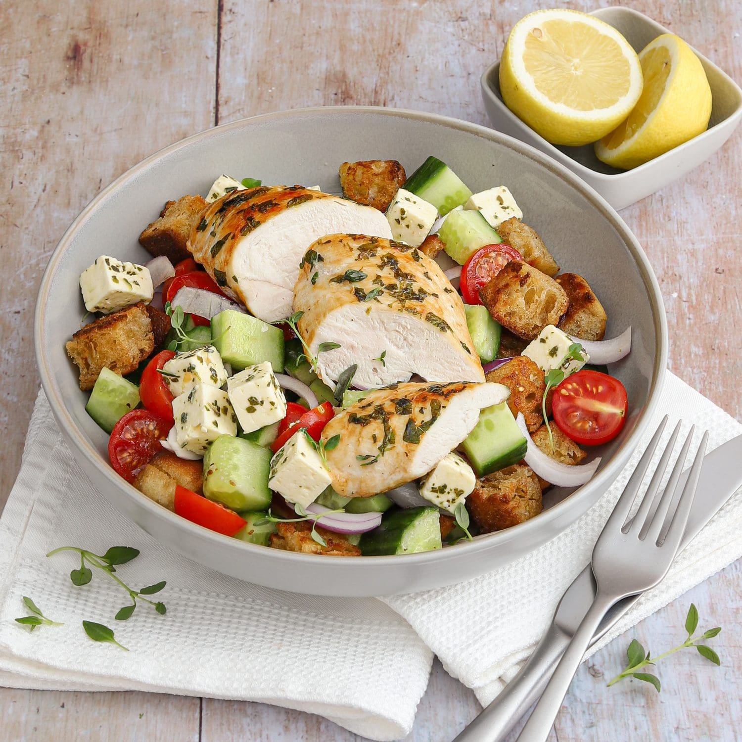 Hähnchenfilet mit Brotsalat