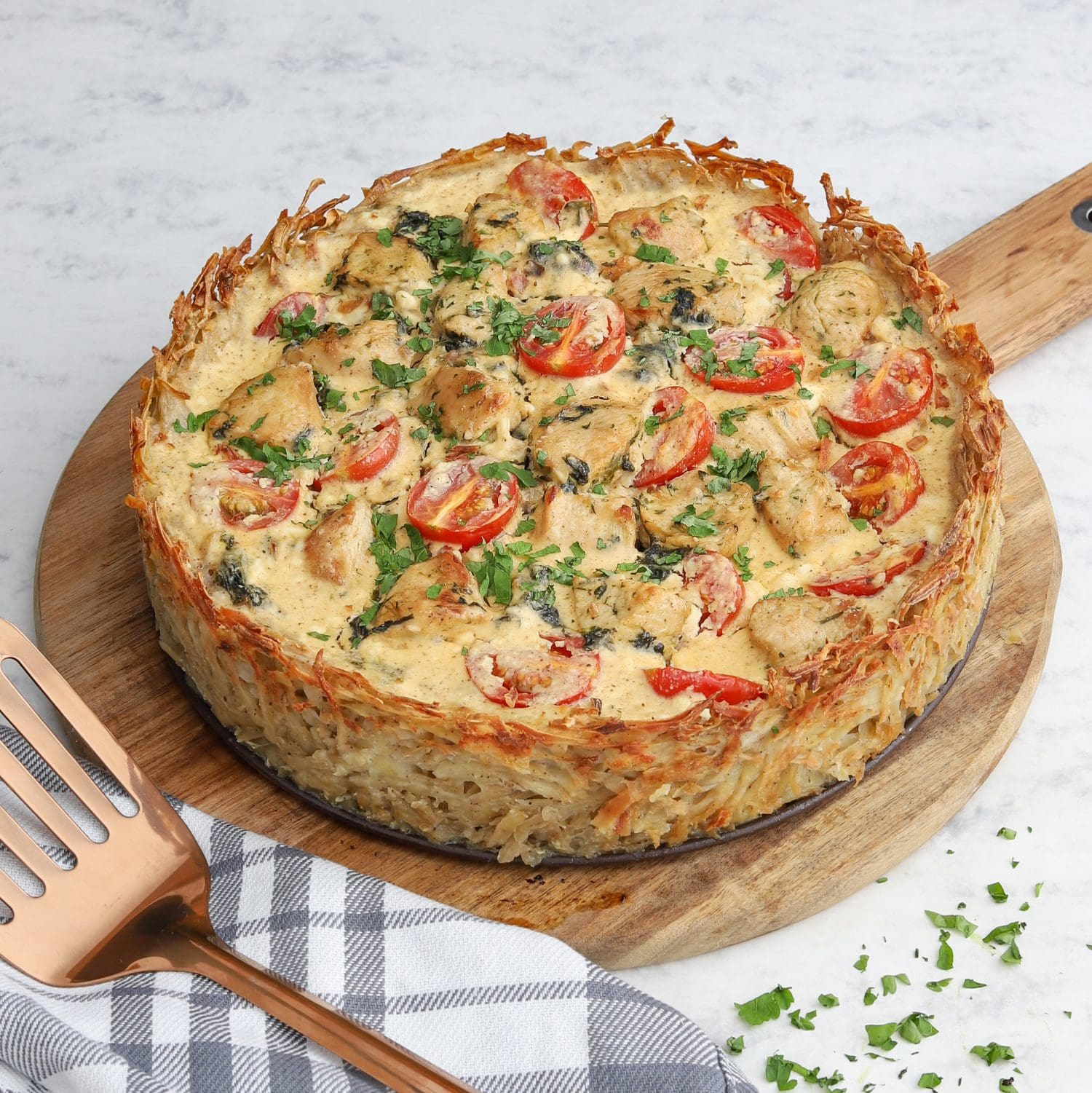 Röstikuchen mit Putenfiletwürfeln, Spinat, Tomaten und Feta