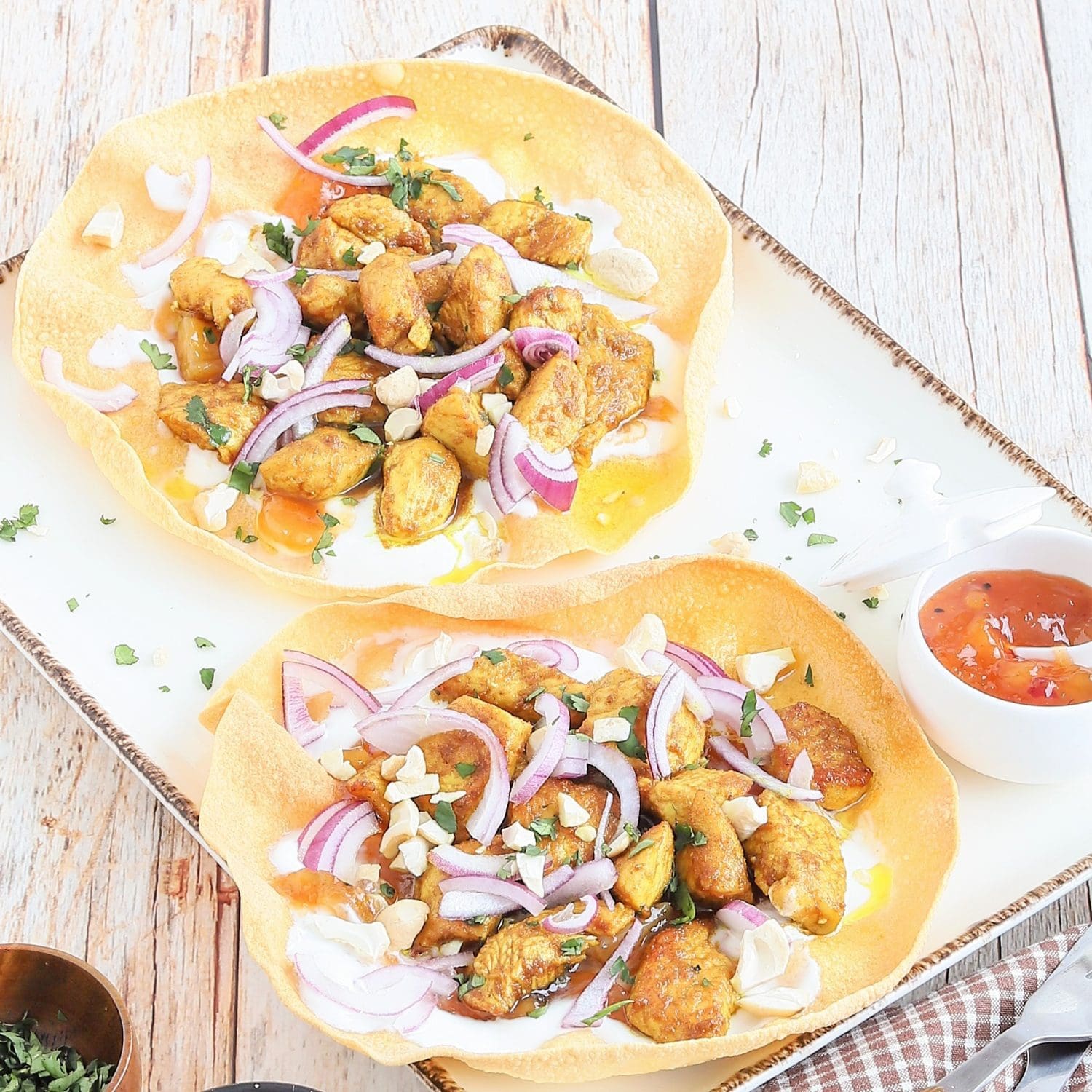 Papadam Pizza mit Putenfilet, Joghurt und Mango-Chuttney