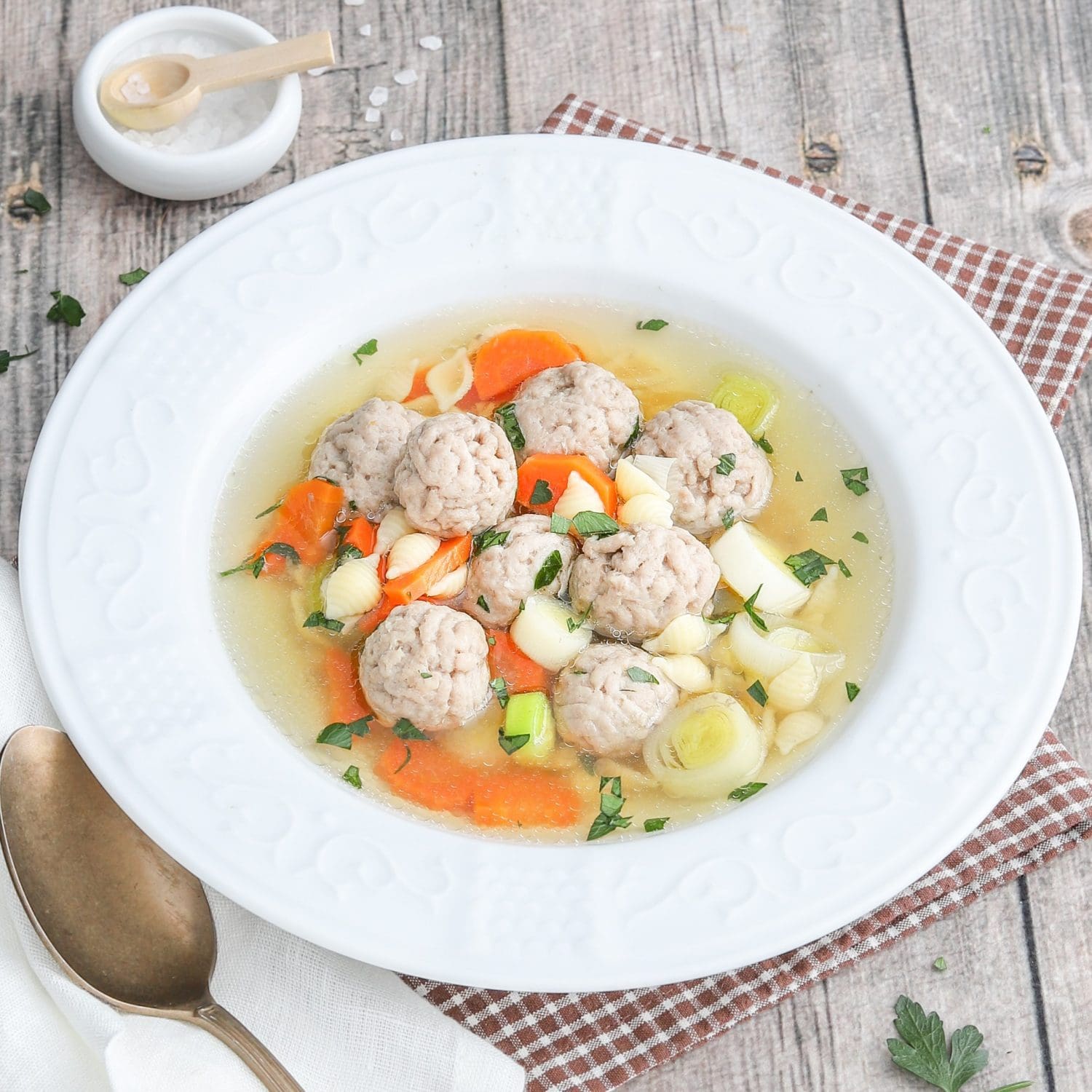 Hühnersuppe mit Putenhackfleischbällchen