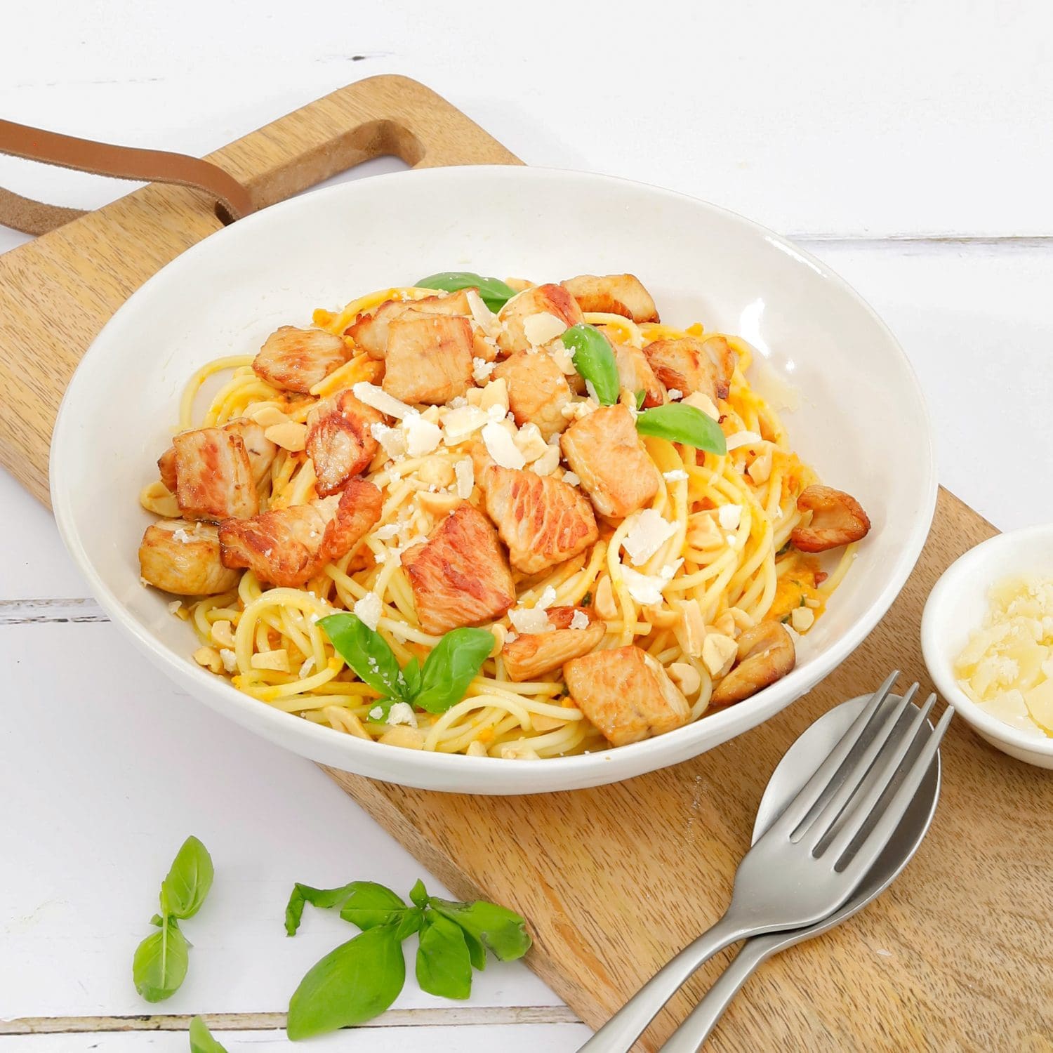 Putengeschnetzeltes mit Möhren-Basilikum-Pasta
