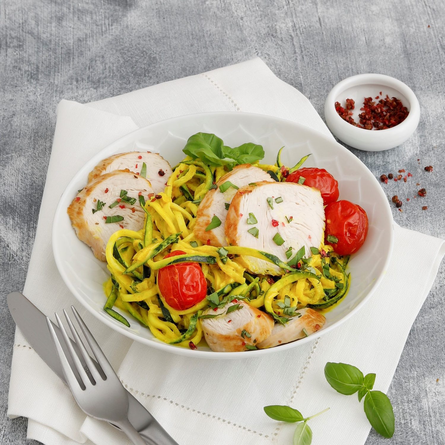 Putenfilet mit Curry-Zoodles