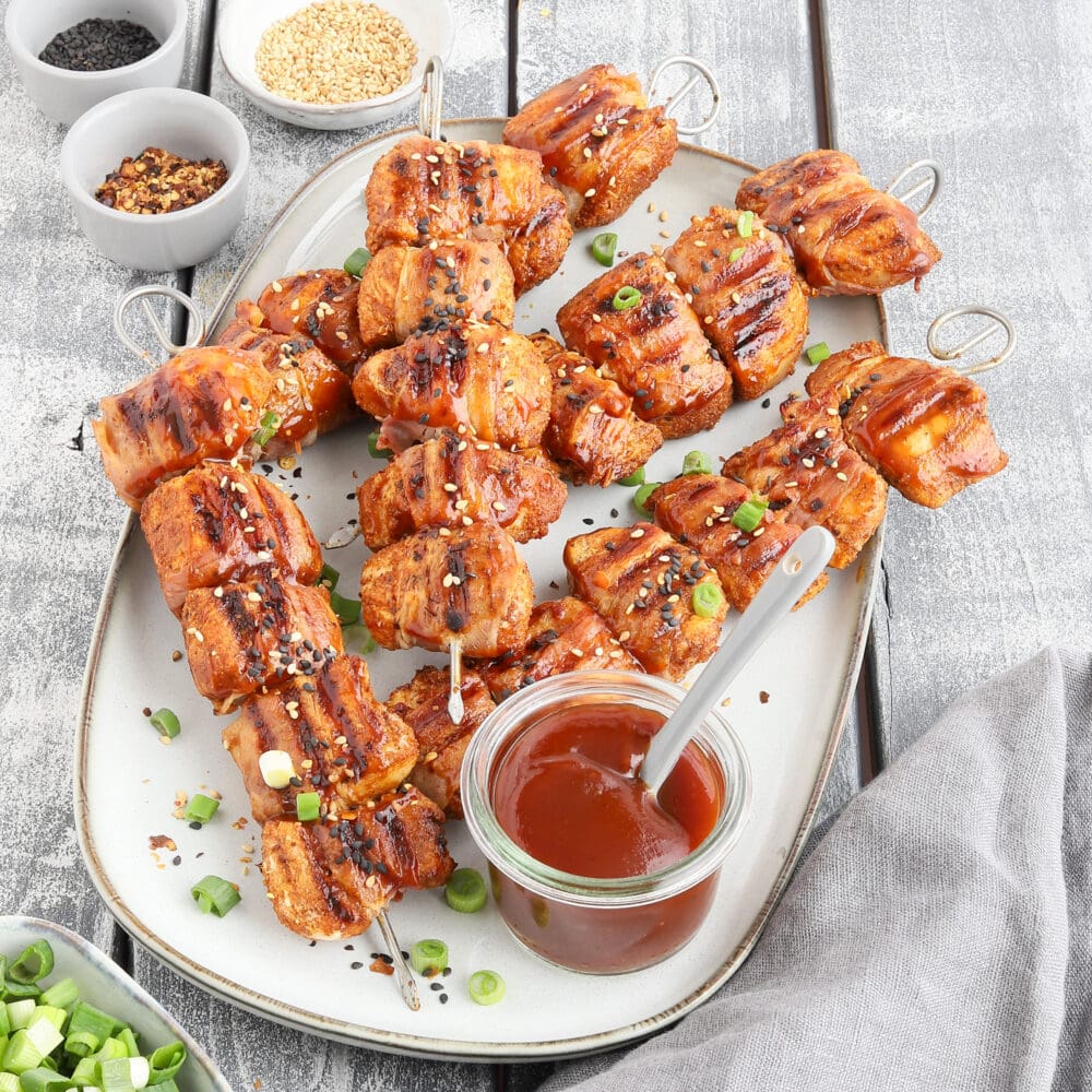 Glasierte Hähnchen-Bacon-Spieße vom Grill - We love Geflügel