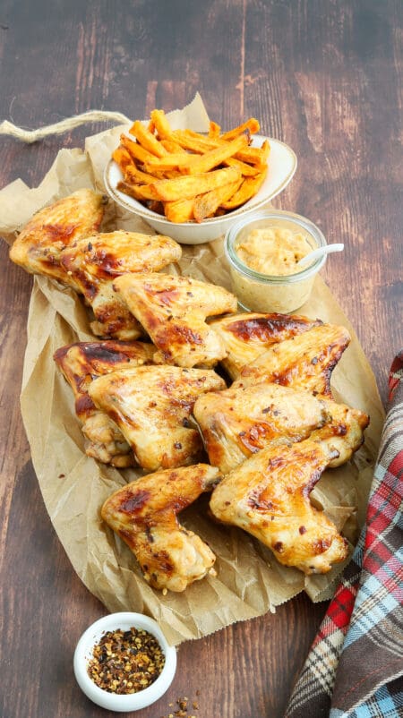 Chili-Bier-Chicken Wings mit Süßkartoffelpommes