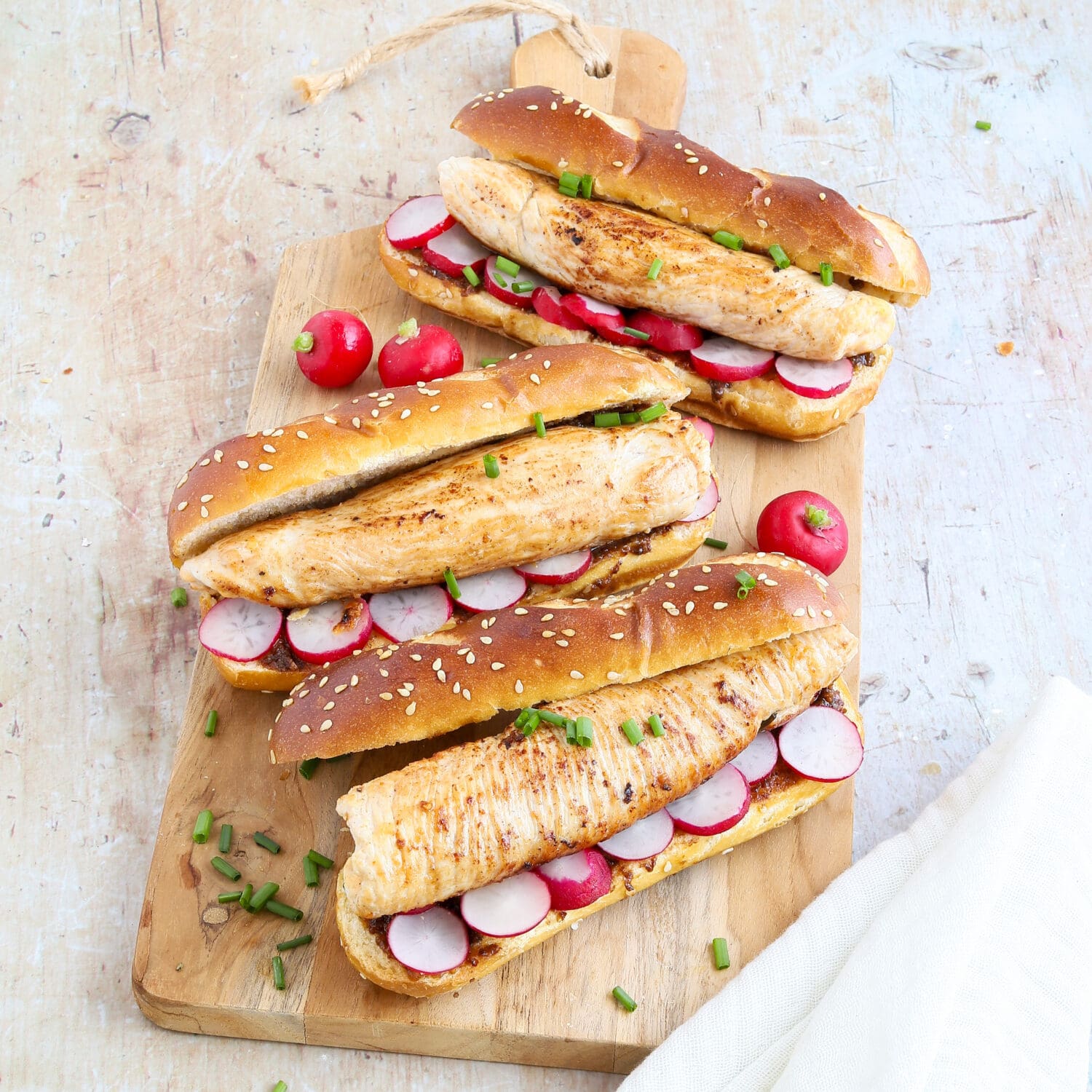 Puten-Hotdog mit Obatzda-Füllung