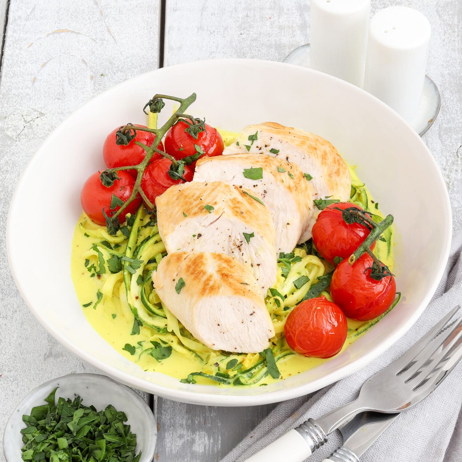 Putenfilet mit Curry-Zoodles