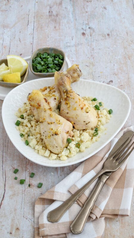 Citrus Chicken Drumsticks mit Blumenkohlreis